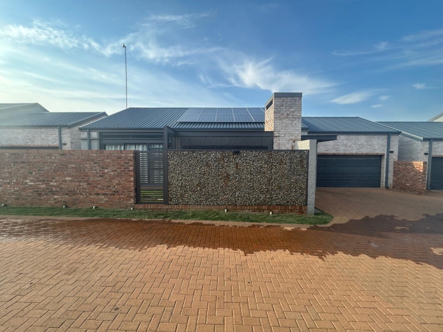 To Let  Bedroom Property for Rent in Lifestyle Estate North West